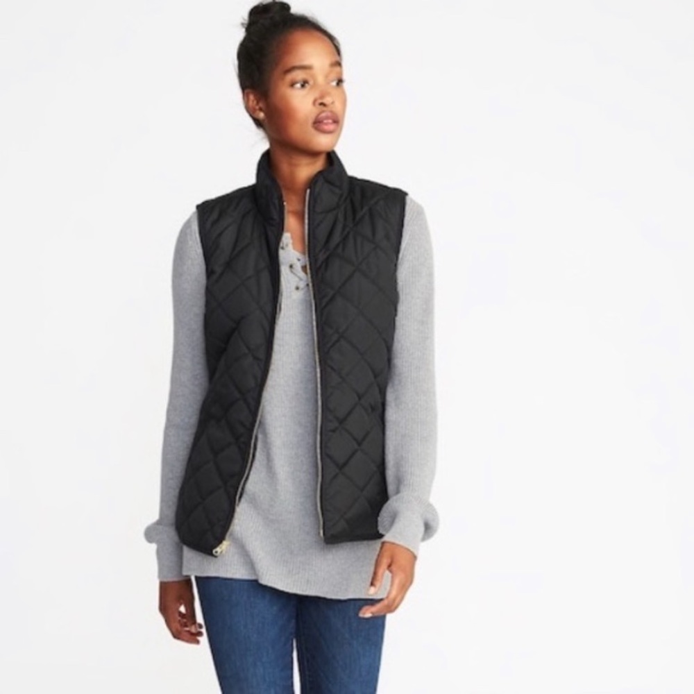 Old navy quilted black vest size M :)